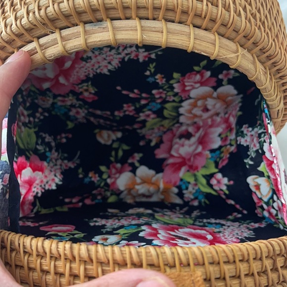 Round Rattan Shoulder Bag, NWOT - Picture 3 of 3